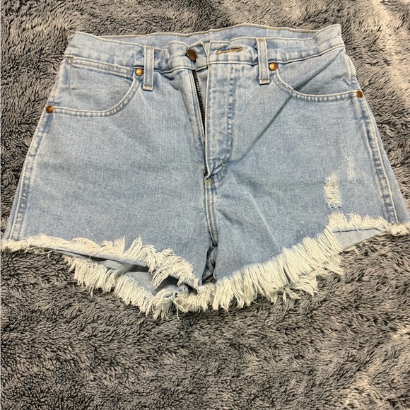 Wrangler Denim Frayed Hem Women Shorts Size 28 - Picture 1 of 3